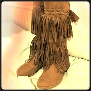 Justice talk fringe boots